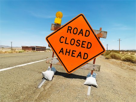 simsearch:841-07541108,k - Road sign on rural highway warning that road is closed ahead. Stock Photo - Budget Royalty-Free & Subscription, Code: 400-03949227