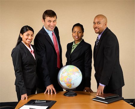 simsearch:6111-06727517,k - Corporate businesspeople standing around world globe smiling. Foto de stock - Super Valor sin royalties y Suscripción, Código: 400-03949339