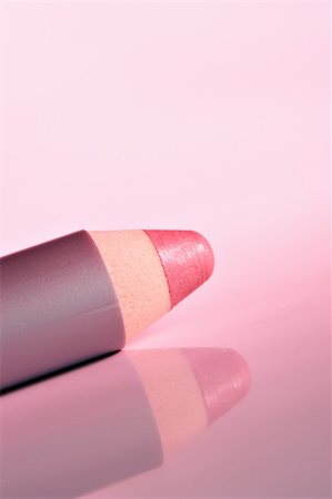 Pink Eye Pencil with reflection Photographie de stock - Aubaine LD & Abonnement, Code: 400-03949385
