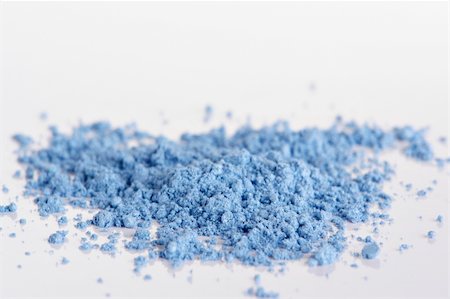 simsearch:400-03949380,k - Blue cosmetic powder on table Stockbilder - Microstock & Abonnement, Bildnummer: 400-03949418