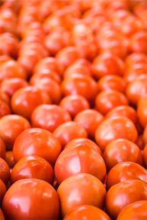 simsearch:6119-07652043,k - Pile of red tomatoes at produce market. Foto de stock - Super Valor sin royalties y Suscripción, Código: 400-03949452