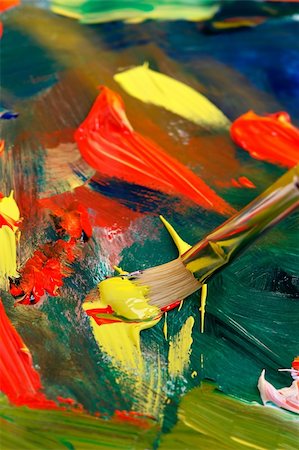 simsearch:400-03914127,k - Brush with yellow paint and abstract painting Stockbilder - Microstock & Abonnement, Bildnummer: 400-03949588