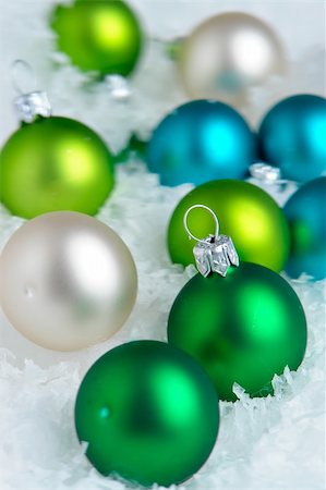 simsearch:400-04146770,k - Christmas decoration on white snow Fotografie stock - Microstock e Abbonamento, Codice: 400-03949607