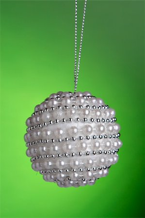 simsearch:400-03949609,k - Christmas ornament hanging with green background Stockbilder - Microstock & Abonnement, Bildnummer: 400-03949613