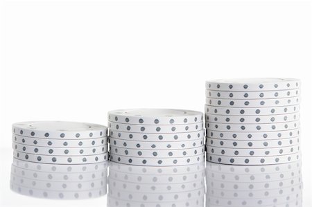 simsearch:700-00404138,k - White poker chips in a row Photographie de stock - Aubaine LD & Abonnement, Code: 400-03949875