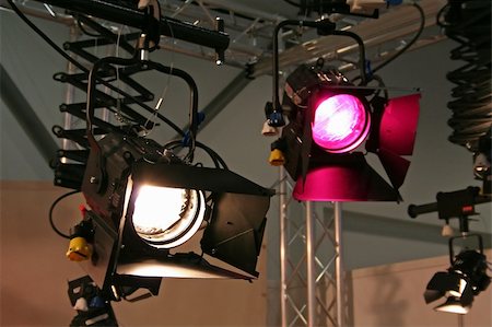 Studio spotlights, hanging from the celing Photographie de stock - Aubaine LD & Abonnement, Code: 400-03940229