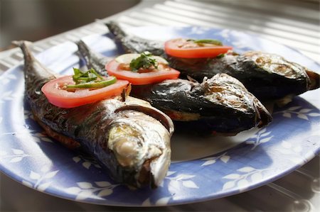Grilled whole fish asian cuisine spicy with garnishing Foto de stock - Super Valor sin royalties y Suscripción, Código: 400-03940334