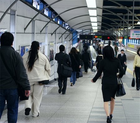 simsearch:400-05159370,k - People in subway tunnel Photographie de stock - Aubaine LD & Abonnement, Code: 400-03940453