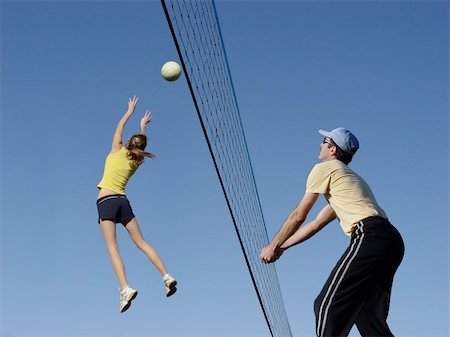 father daughter blocks - Men and a girl playing volleyball Foto de stock - Super Valor sin royalties y Suscripción, Código: 400-03940788
