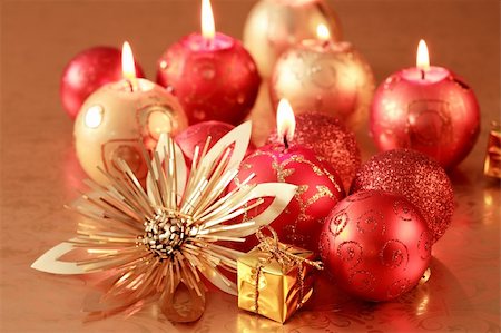 simsearch:400-03948093,k - Christmas still life in golden and red tone Foto de stock - Royalty-Free Super Valor e Assinatura, Número: 400-03940805