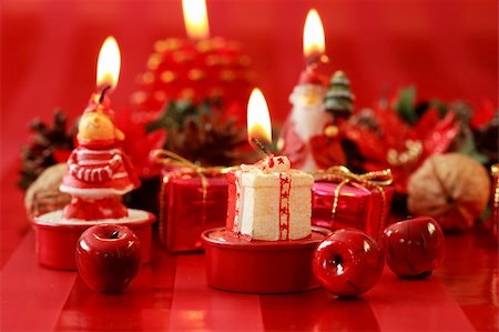 simsearch:400-03948093,k - Christmas still life in red tone Foto de stock - Royalty-Free Super Valor e Assinatura, Número: 400-03940803