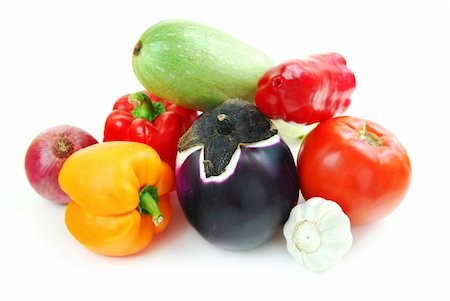 simsearch:825-03626988,k - Assorted garden vegetables isolated on white background Photographie de stock - Aubaine LD & Abonnement, Code: 400-03941400