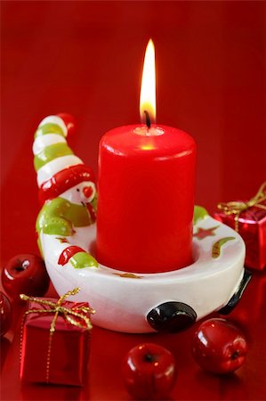 simsearch:400-03948093,k - Christmas candle in red tone Foto de stock - Royalty-Free Super Valor e Assinatura, Número: 400-03941414