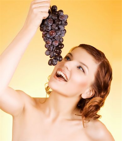 simsearch:400-03965656,k - a glamorous girl holding some grapes in her hand Photographie de stock - Aubaine LD & Abonnement, Code: 400-03941649