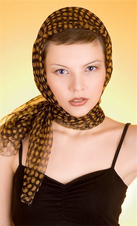 simsearch:400-03965656,k - a glamorous girl in the evening dress wearing a scarf Photographie de stock - Aubaine LD & Abonnement, Code: 400-03941643