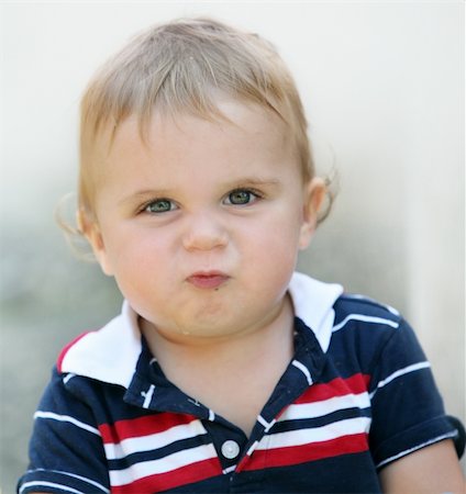 simsearch:400-03947588,k - Cute happy one year old baby making faces Foto de stock - Super Valor sin royalties y Suscripción, Código: 400-03942028