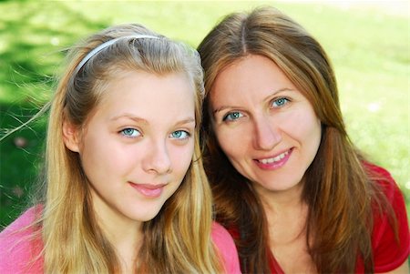 simsearch:400-04612785,k - Portrait of a smiling mother and teenage daughter in summer park Stock Photo - Budget Royalty-Free & Subscription, Code: 400-03942168
