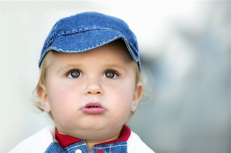 simsearch:400-03947588,k - Cute happy 14 month old baby in a hat Foto de stock - Super Valor sin royalties y Suscripción, Código: 400-03942422