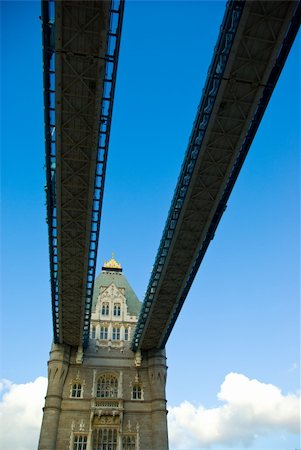 simsearch:400-04452580,k - London tower bridge with blue sky background Fotografie stock - Microstock e Abbonamento, Codice: 400-03942677