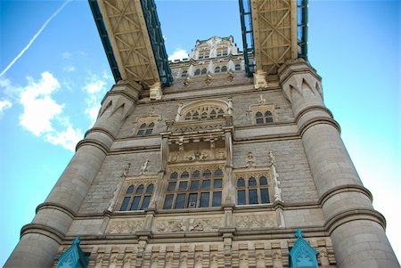 simsearch:400-04486894,k - London tower bridge with blue sky background Stock Photo - Budget Royalty-Free & Subscription, Code: 400-03942679