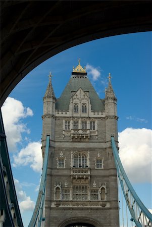 simsearch:400-04158568,k - London tower bridge with blue sky background Foto de stock - Super Valor sin royalties y Suscripción, Código: 400-03942683