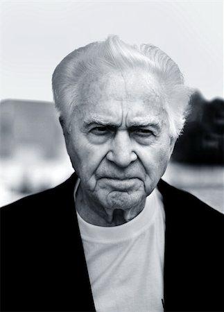 Portrait of an unhappy old man. Photographie de stock - Aubaine LD & Abonnement, Code: 400-03942750
