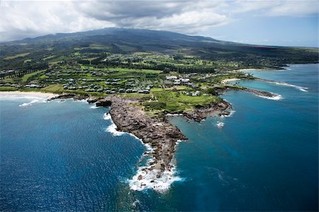 simsearch:400-04006465,k - Aerial view of buildings on coastline of Maui, Hawaii. Photographie de stock - Aubaine LD & Abonnement, Code: 400-03943234