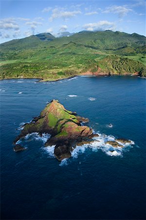 simsearch:400-04006465,k - Aerial of rock jutting out of Pacific ocean off the coast of Maui, Hawaii with mountain landscape in background. Stock Photo - Budget Royalty-Free & Subscription, Code: 400-03943243