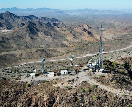 Aerial view of satellite communications towers in southwest rural landscape of Arizona. Foto de stock - Super Valor sin royalties y Suscripción, Código: 400-03943292