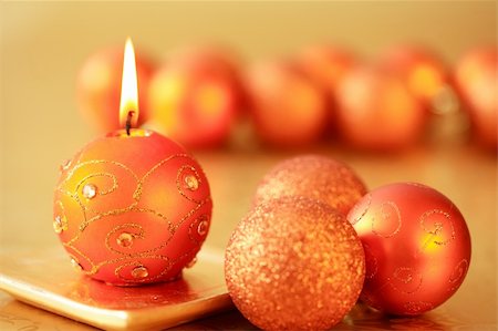simsearch:400-03948093,k - Beautiful Christmas candles in golden tone Foto de stock - Royalty-Free Super Valor e Assinatura, Número: 400-03943448