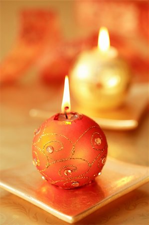 simsearch:400-03948093,k - Beautiful Christmas candles in golden tone Foto de stock - Royalty-Free Super Valor e Assinatura, Número: 400-03943449