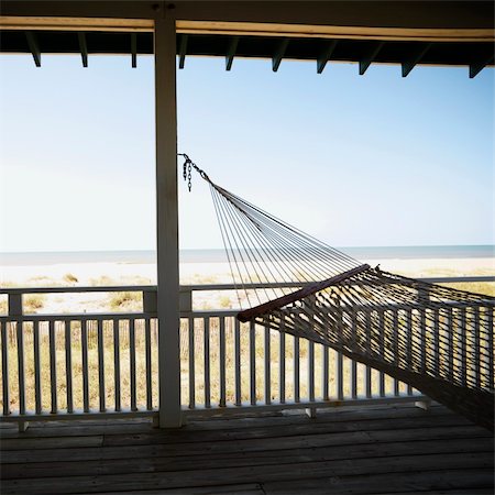 simsearch:400-03923118,k - View of beach from porch with railing and hammock at Bald Head Island, North Carolina Fotografie stock - Microstock e Abbonamento, Codice: 400-03943943