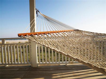 simsearch:400-03923118,k - Porch with hammock at beach at Bald Head Island, North Carolina. Fotografie stock - Microstock e Abbonamento, Codice: 400-03943961