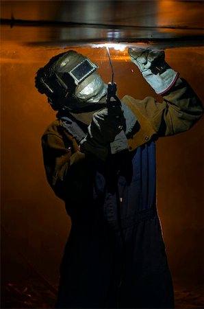 simsearch:632-03500560,k - welder at shipyard working Photographie de stock - Aubaine LD & Abonnement, Code: 400-03955822