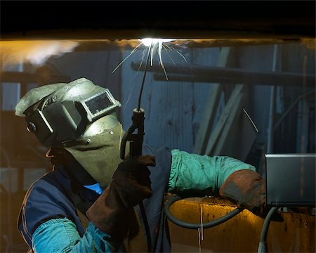 simsearch:632-03500560,k - welder at shipyard working Photographie de stock - Aubaine LD & Abonnement, Code: 400-03955895