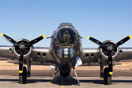 A vintage B-17 bomber Photographie de stock - Aubaine LD & Abonnement, Code: 400-03956299