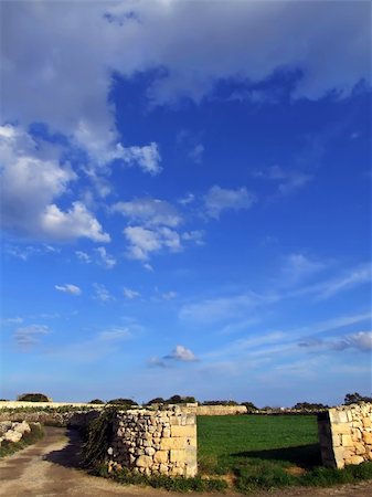 simsearch:400-03976229,k - Lone countryside uphill path in Malta, seemingly leading to the skies into nowhere Photographie de stock - Aubaine LD & Abonnement, Code: 400-03956462