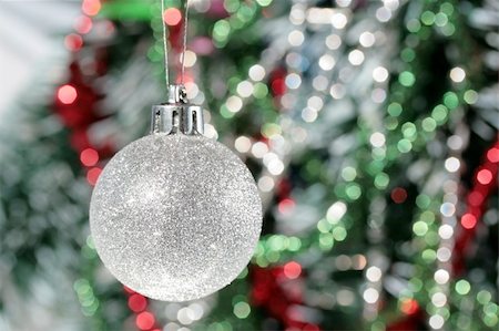 Christmas decoration - silver ball and calor tinsel Photographie de stock - Aubaine LD & Abonnement, Code: 400-03956504