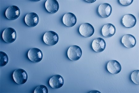 simsearch:622-07519502,k - water drops (glass decoration) on the blue background Stockbilder - Microstock & Abonnement, Bildnummer: 400-03956699