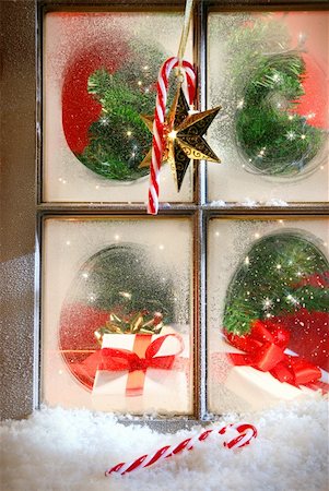 snowflakes on window - Festive holiday window with frost and snow Photographie de stock - Aubaine LD & Abonnement, Code: 400-03956741