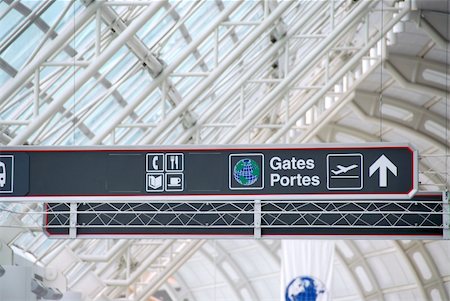 simsearch:400-05272036,k - Gates sign in international airport Foto de stock - Super Valor sin royalties y Suscripción, Código: 400-03957151