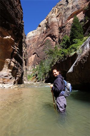 simsearch:400-08713043,k - Woman hiking the Narrows in Zion National Park Fotografie stock - Microstock e Abbonamento, Codice: 400-03957501