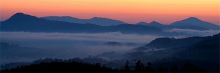 simsearch:400-04442144,k - Sunrise over the fog in winter Fotografie stock - Microstock e Abbonamento, Codice: 400-03957512