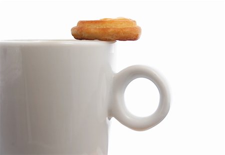 simsearch:649-07647842,k - Coffee cupand biscuit close up with white background Foto de stock - Super Valor sin royalties y Suscripción, Código: 400-03957842