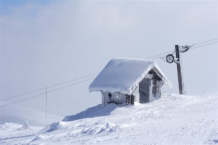 simsearch:400-06132704,k - ice covered snow shelter on mountain top Foto de stock - Royalty-Free Super Valor e Assinatura, Número: 400-03958011