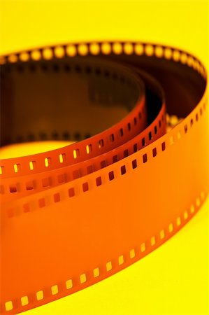 filmproduzent (männlich und weiblich) - Film negative on yellow Stockbilder - Microstock & Abonnement, Bildnummer: 400-03950104