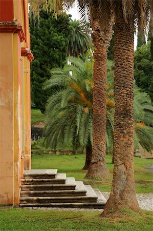 simsearch:649-06829428,k - front stairs to the luxury villa Stockbilder - Microstock & Abonnement, Bildnummer: 400-03950127