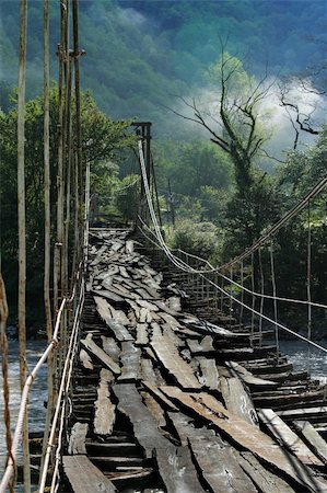 simsearch:400-03943828,k - very old suspension bridge with wooden footstep Photographie de stock - Aubaine LD & Abonnement, Code: 400-03950132