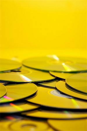 simsearch:400-03950272,k - Pile of cds with empty space on top Photographie de stock - Aubaine LD & Abonnement, Code: 400-03950271