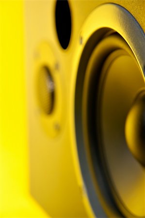 simsearch:400-05131379,k - Speaker close up with yellow cast Photographie de stock - Aubaine LD & Abonnement, Code: 400-03950281